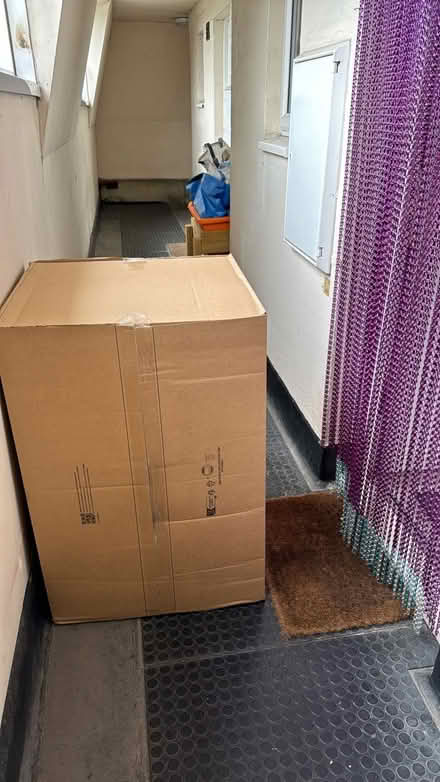 Photo of free Extra large Empty box & packaging (Laindon) #1