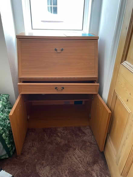 Photo of free Bureau (Central Watford WD23) #2