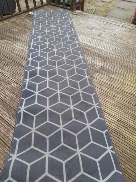 Photo of free Rugs (Morley DE21) #4