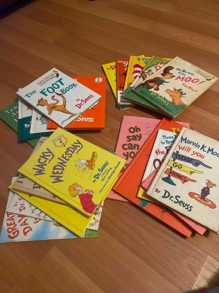 Photo of free Dr. Seuss books (Lagrange) #1