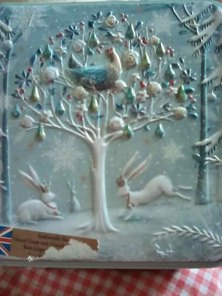 Photo of free Small, Pretty Biscuit Tin (CT9) #1