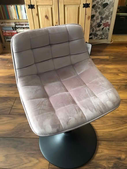 Photo of free Makeup Chair (Disraeli HP13) #1