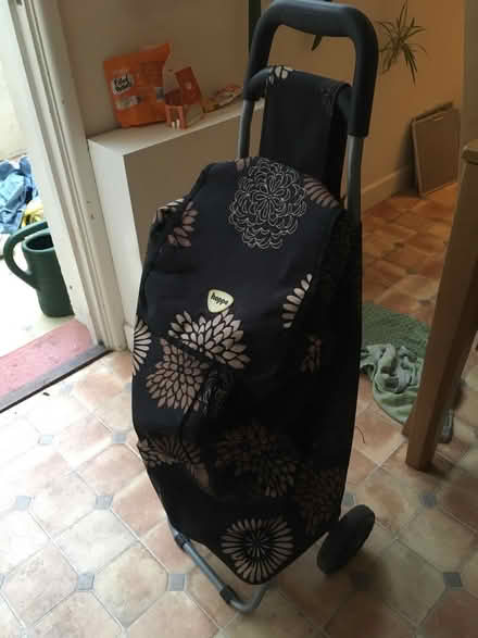 Photo of free Wheeled shopping bag for repair (OX3 Headington) #1