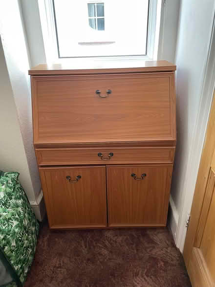 Photo of free Bureau (Central Watford WD23) #1