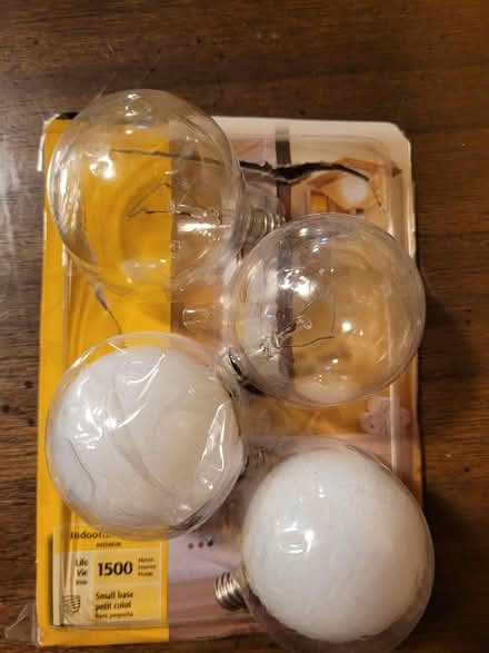 Photo of free Vanity bulbs (Kitchener) #1