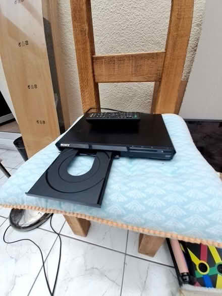 Photo of free DVD player. (Huttocks Top) #1