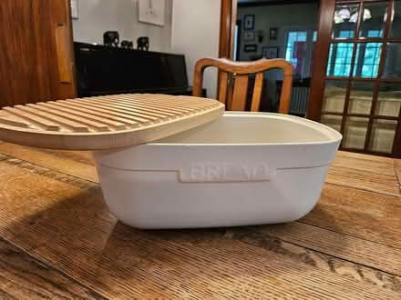 Photo of free ceramic bread basket (Prince Edward and Dundas) #1