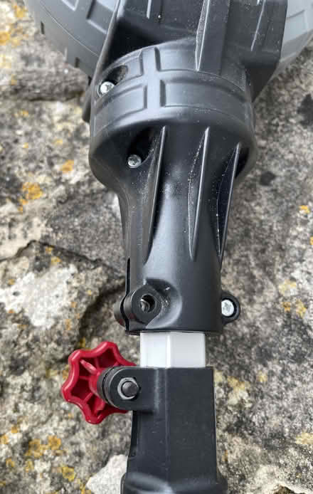 Photo of free ECKMAN Telescopic hedge trimmer (Near Evercreech BA4) #3