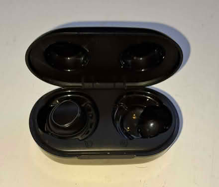 Photo of free MPOW earbud case with single L earbud can't get it to link w (Dodleston CH4) #3