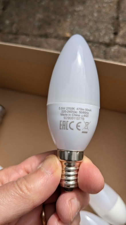 Photo of free E14 / SES LED candle bulb 5.5W (2700K) (Dean Court OX2) #1