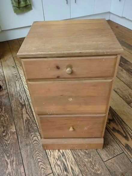 Photo of free Small chest of drawers / bedside table (Oxford OX2) #1
