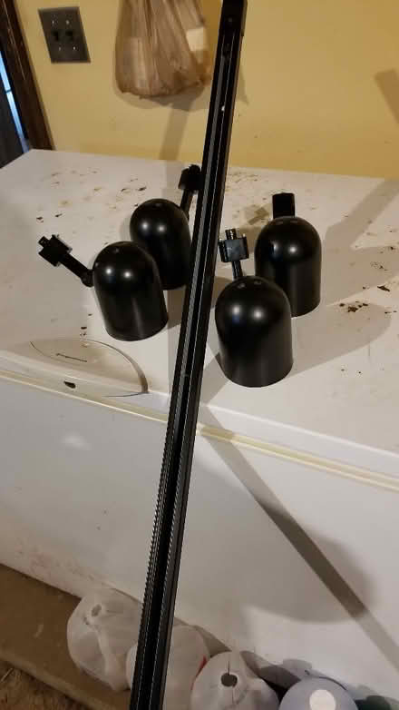 Photo of free Track light (Farmington @ 11 Mile) #1