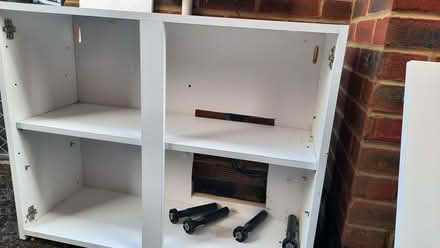Photo of free Kitchen unit with white gloss doors 90cm wide 72cm high (Winnersh RG41) #2