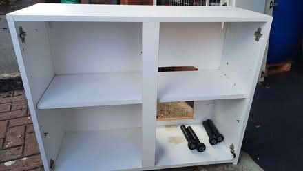 Photo of free Kitchen unit with white gloss doors 90cm wide 72cm high (Winnersh RG41) #3