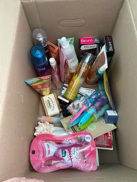Photo of free toiletries, body mist, and other (Town of Kensington) #1
