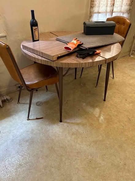 Photo of free kitchen tables,a leaf &4 chairs (Canton) #1