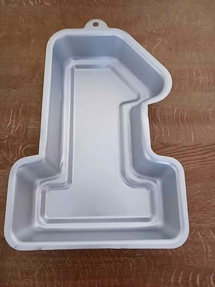 Photo of free 1 birthday cake tin (Cutteslowe OX2) #1