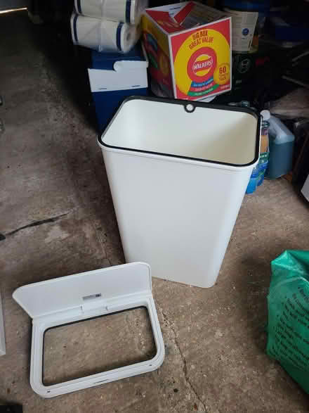 Photo of free Rubbish bin (auto open malfunction) (Earley RG6) #3