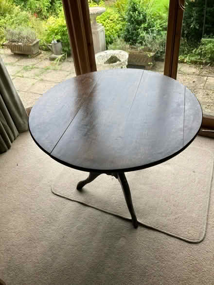 Photo of free Antique round table (Olton B92) #1