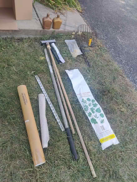 Photo of free Free Yard Sale (SE Aurora) #2