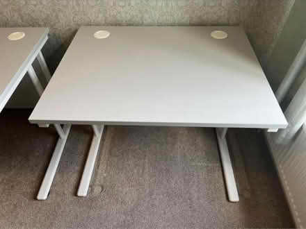 Photo of free Grey office desk with cable tray (Loscoe DE75) #1