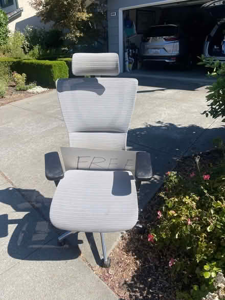 Photo of free office chair (Gatetree Circle) #1