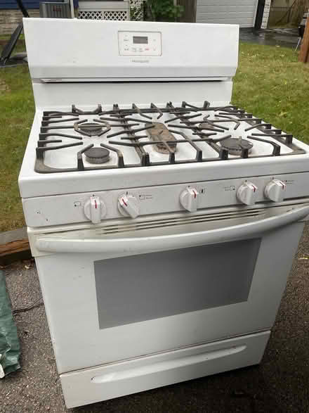 Photo of free Frigidaire Gas Stove (Arlington heights) #1