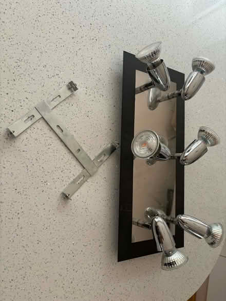 Photo of free Six bulb light fitting (Wandsworth Common) #1