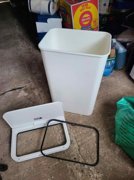 Photo of free Rubbish bin (auto open malfunction) (Earley RG6) #4