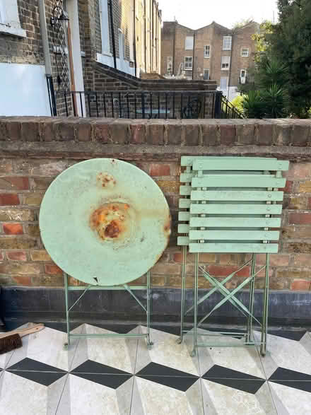 Photo of free Garden table and chairs (Canonbury N1) #1
