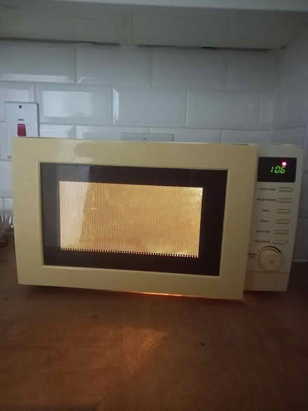 Photo of free Microwave (B13 Birmingham) #1