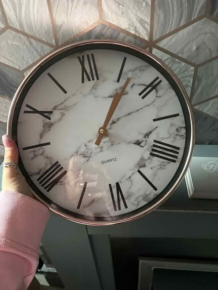 Photo of free Clock and wooden sign (DE23) #1