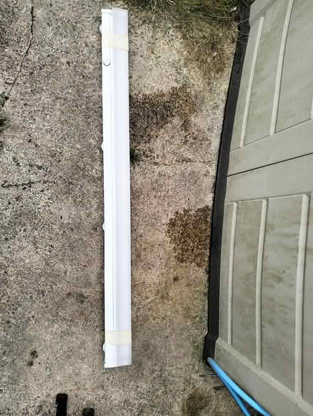 Photo of free Fluorescent light (Swindon SN2) #2