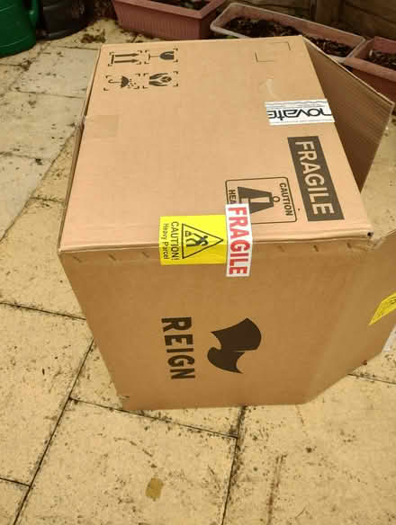 Photo of free large stout(ish) box (Amersham Common HP7) #2