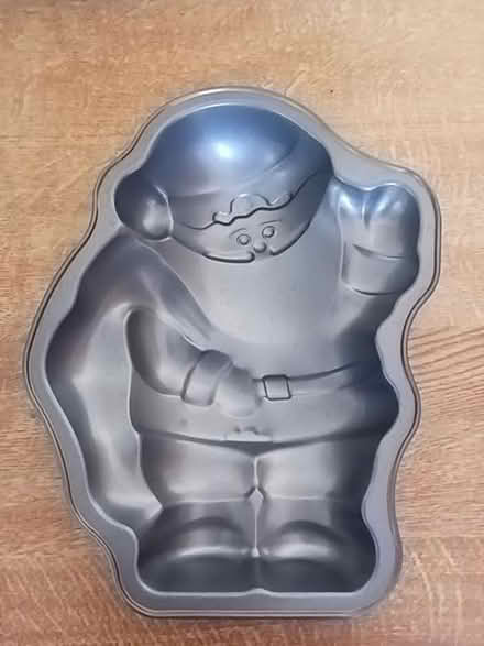 Photo of free Father Christmas cake tin (Cutteslowe OX2) #1