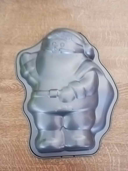 Photo of free Father Christmas cake tin (Cutteslowe OX2) #2
