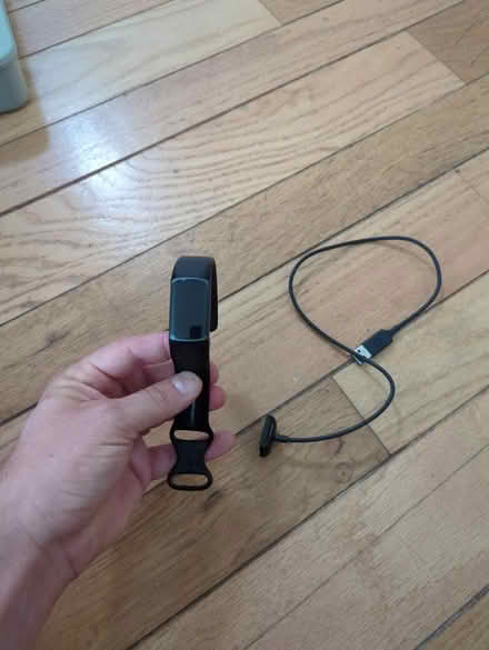 Photo of free Fitbit charge 5 (Broad ripple) #1
