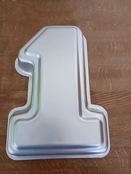 Photo of free 1 birthday cake tin (Cutteslowe OX2) #2
