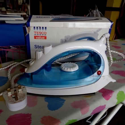 Photo of free steam iron 1200W Tesco Value range (New Marston OX3) #1