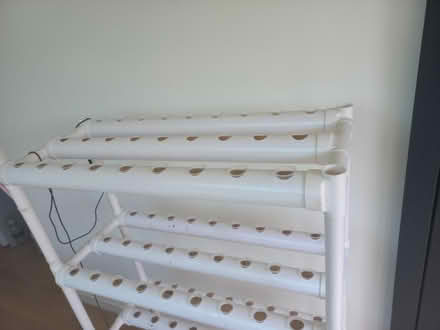 Photo of free Hydroponics System with pump (Hadleigh SS7) #2