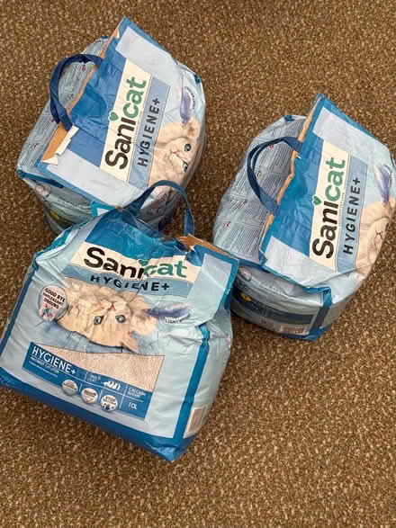 Photo of free cat litter (PE1) #1