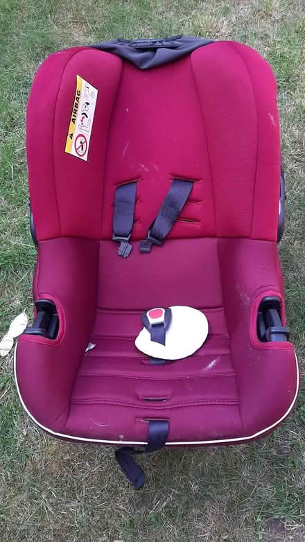 Photo of free Baby carrier/car seat (Birmingham B19) #1