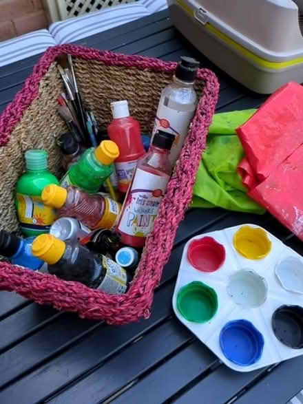 Photo of free Poster paints, brushes and palette (Castle MK40) #1