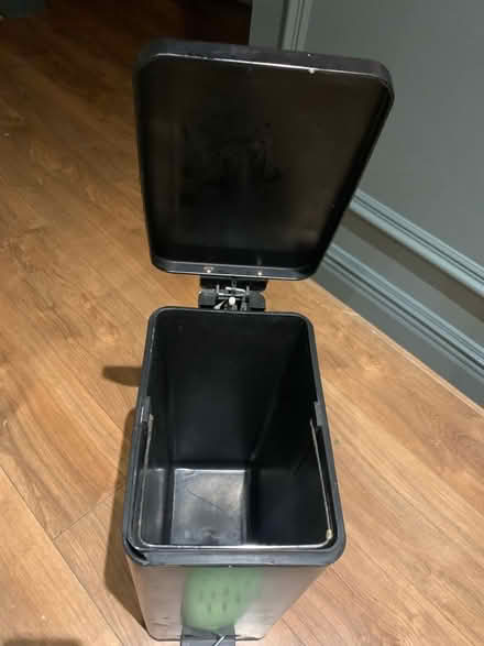 Photo of free Pedal bin (Walthamstow E17) #4