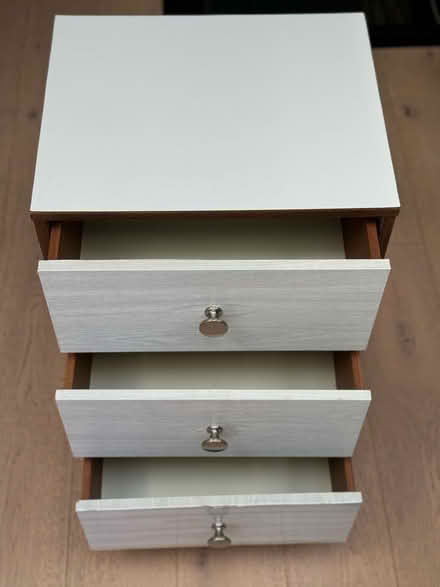 Photo of free Bedside cabinet/Chest of drawers (Twickenham) #2