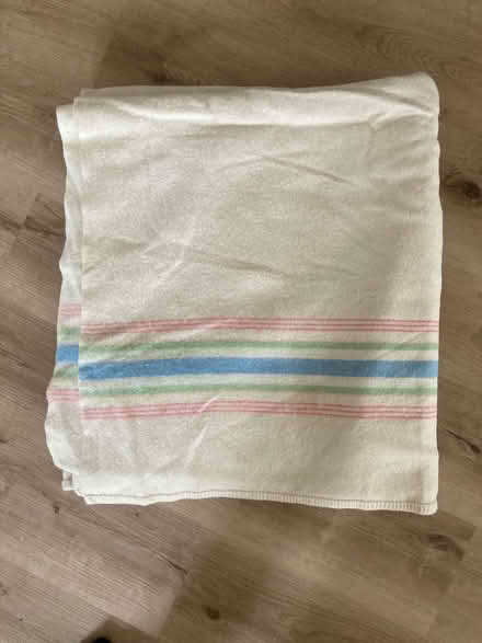 Photo of free Vintage Wool Blanket (Bonds Cross EX21) #1