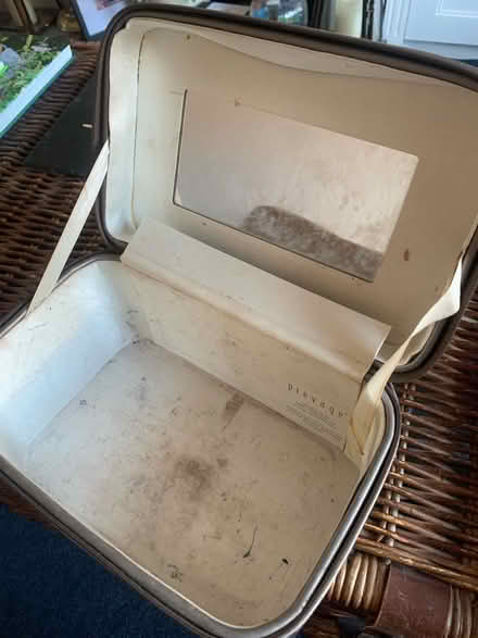 Photo of free Vanity case (KT10) #3
