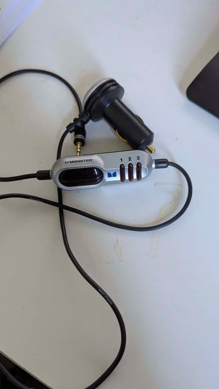 Photo of free In-car wireless FM transmitter (Bernards Heath AL1) #1