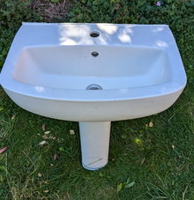 Photo of free Pedestal bathroom sink (Kennington OX1) #1