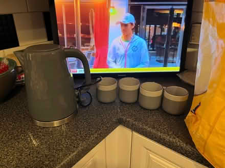 Photo of free Kettle and cups (Vale LA1) #1